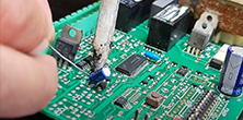 Riparazione delle schede dei telecomandi per cancelli 